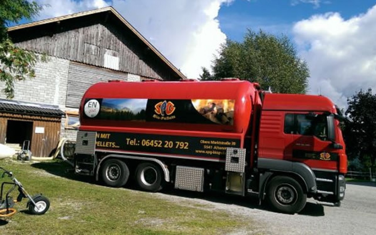 Lieferung von losen Pellets im Silo LKW